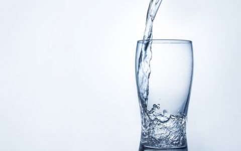 纯净水为什么加硫酸镁氯化钾 硫酸镁氯化钾是什么物质放入纯净水中会怎么样