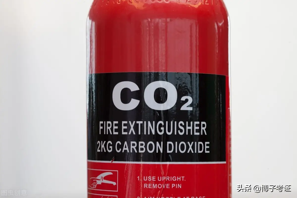 二氧化碳灭火器、干粉灭火器、泡沫灭火器各自适用于哪些火灾