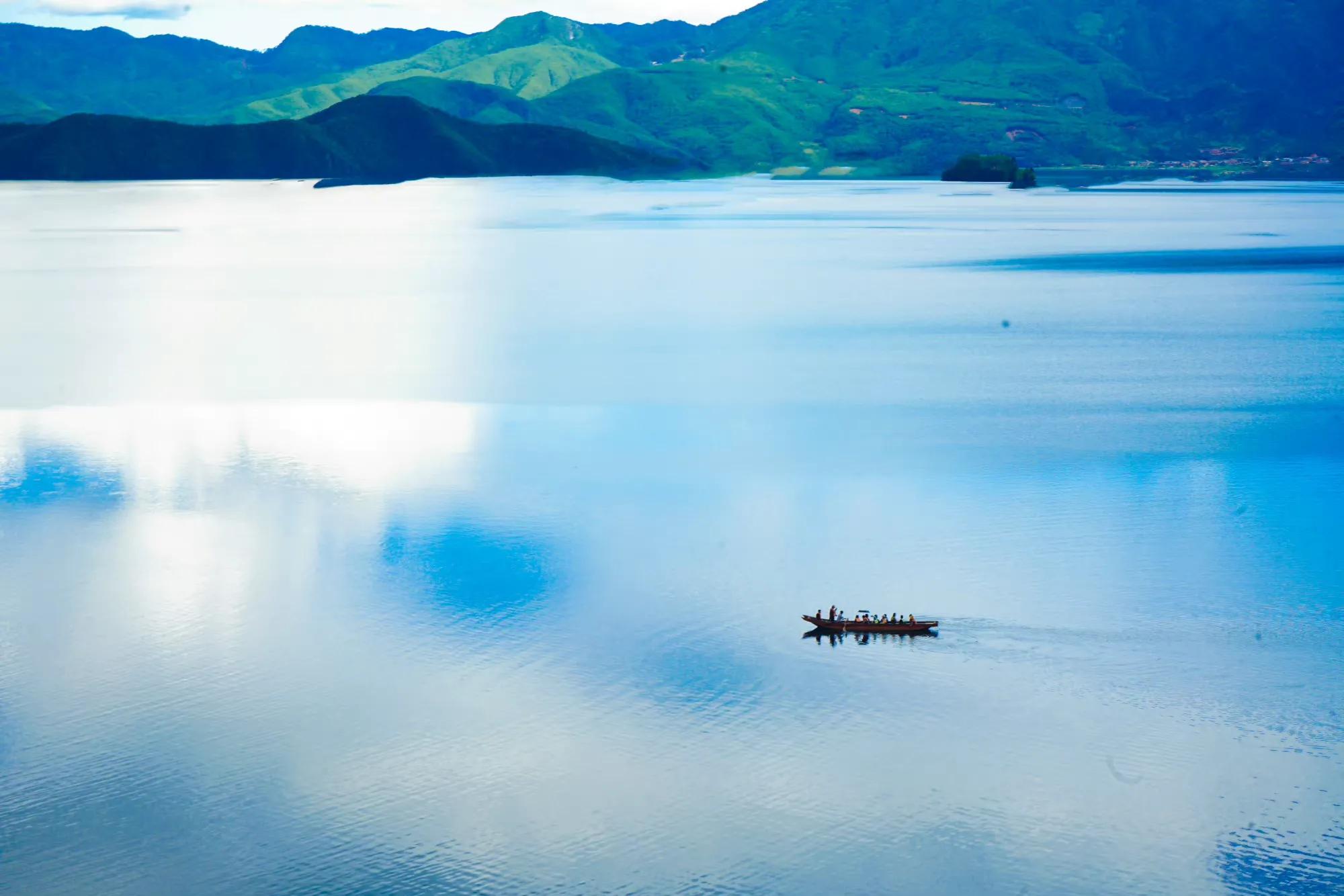 美丽的泸沽湖，一生必去景点一