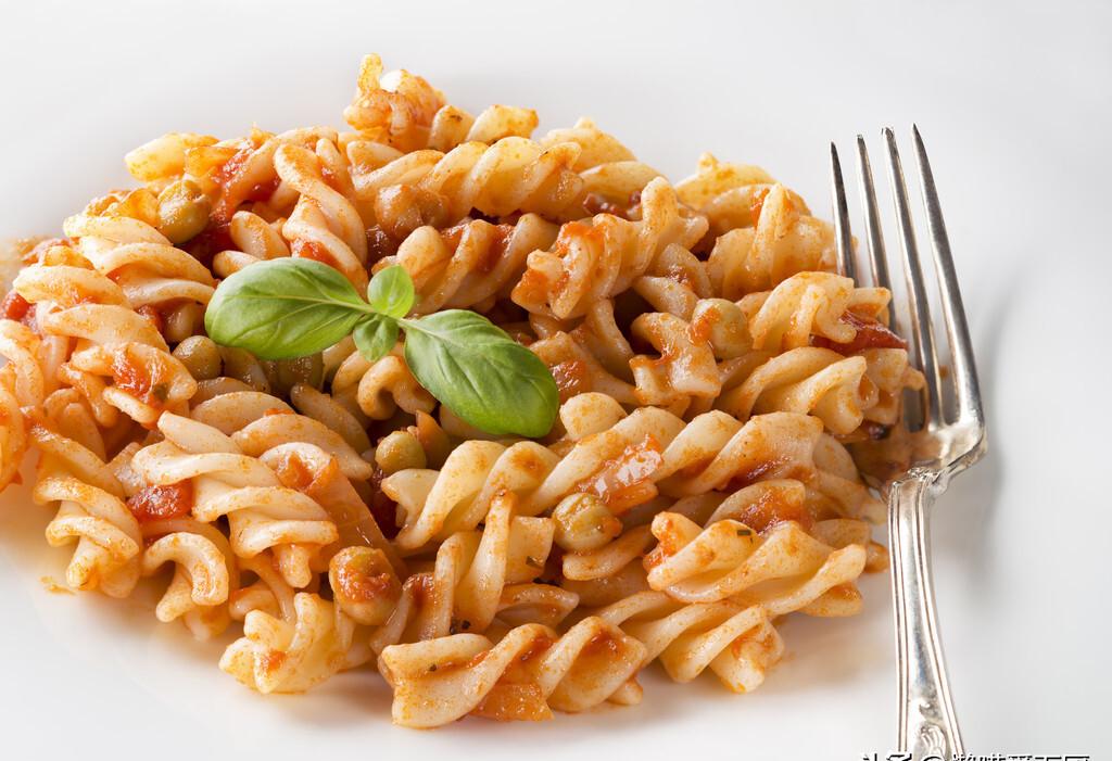 “意大利面”和普通面条有啥区别？哪种更营养？学会别再挑错了