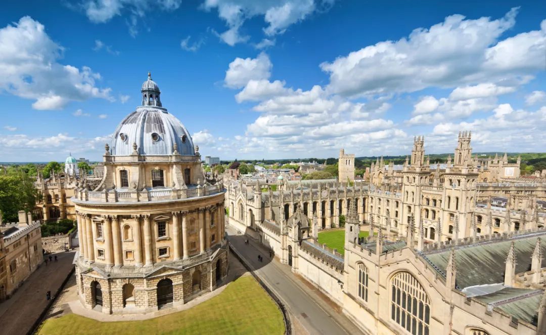 英国当地公认最好的四所大学，也是顶尖贵族大学，附加个隐藏学校