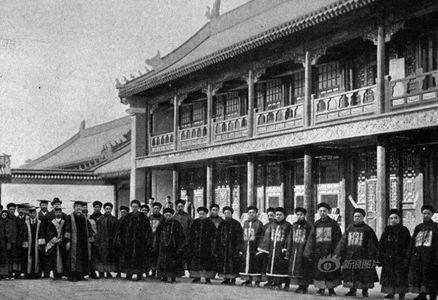 北京大学的前身京师大学堂是在哪次运动中被保留下来的