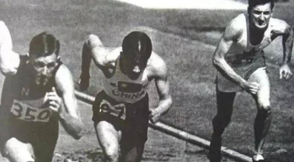 回顾奥运史上奇葩事件：有人光脚跑步夺冠，有人跑了54年马拉松