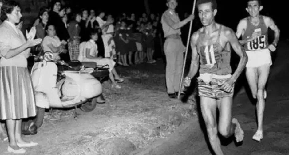 回顾奥运史上奇葩事件：有人光脚跑步夺冠，有人跑了54年马拉松