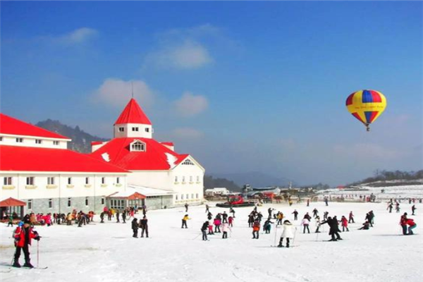中国十大滑雪场：太舞滑雪小镇，它夜间也开放
