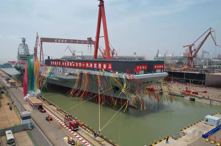 中国第三艘航母终于下水！命名“福建”舰，是根据36年前的规定
