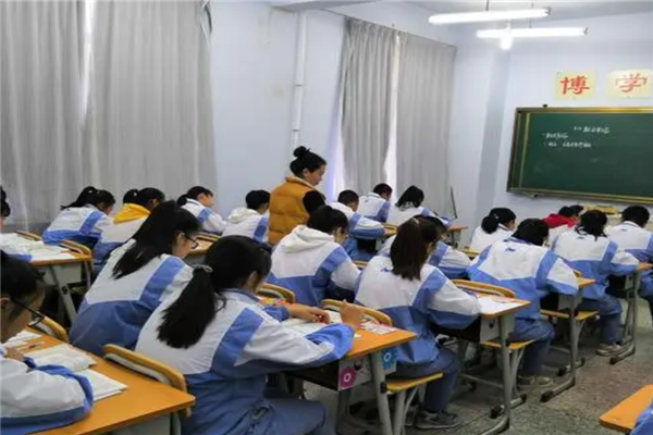德阳十大高中排行榜 四川省什邡中学上榜第一示范高中