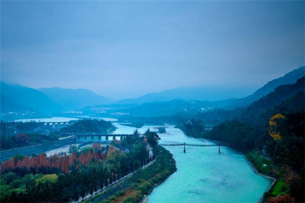四川十大冬季旅游好去处：都江堰上榜，它是推荐第一