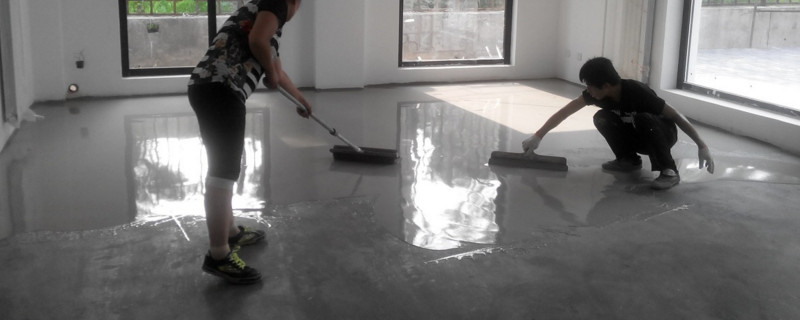 地板上的水泥用什么方法去除