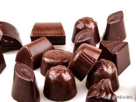 孕妇吃黑巧克力的好处(吃黑巧克力对身体有什么好处和坏处)