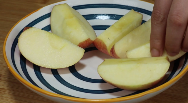 吃苹果对身体的好处(吃苹果对身体的好处和功效)