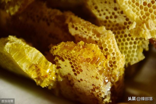 秋季吃蜂蜜的好处(秋季喝蜂蜜的五大好处)