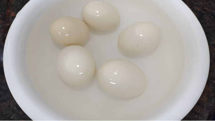 生鸡蛋能在蒸笼上蒸吗（5分钟出锅不破皮好去壳老嫩适中）